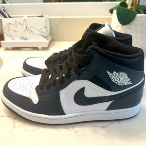 Jordan 1 mid Armory navy